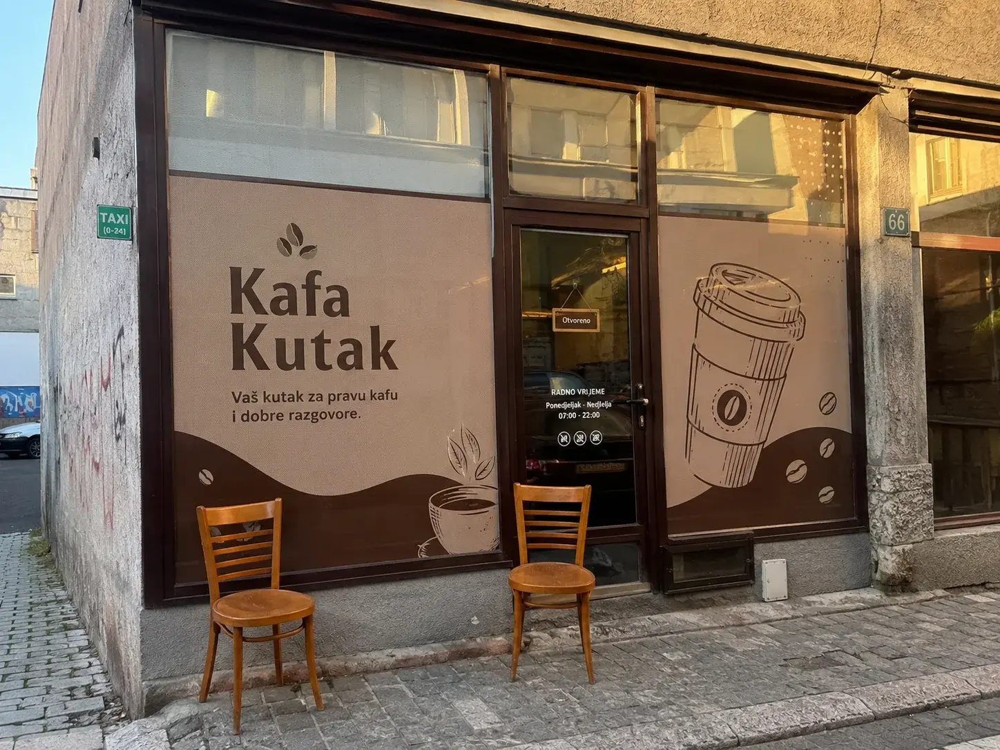 Brendiranje izloga kafića folijom — Sarajevo